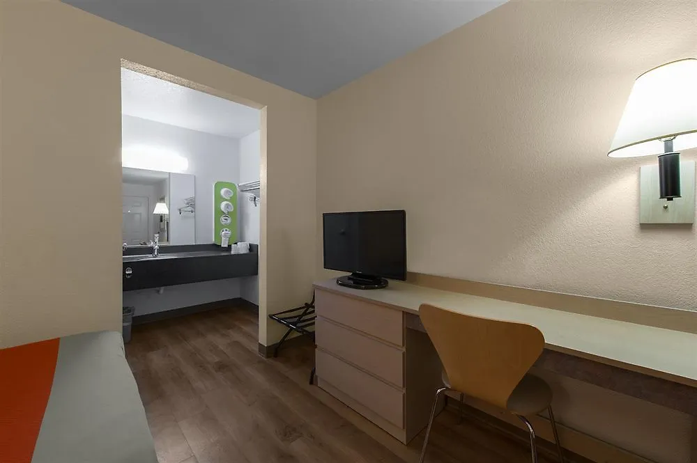 Hotel Motel 6-Bellflower, CA - Los Angeles